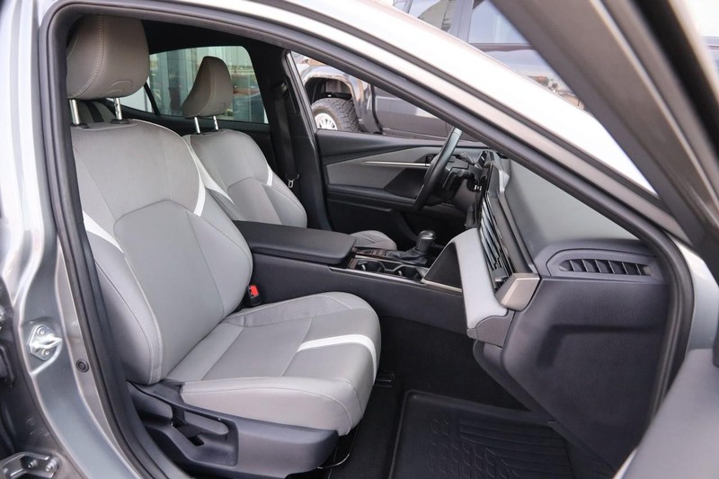 Toyota Camry Vehicle Full-screen Gallery Image 25