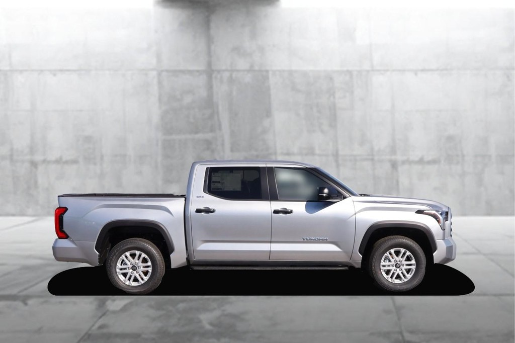 Toyota Tundra 4WD Vehicle Full-screen Gallery Image 5