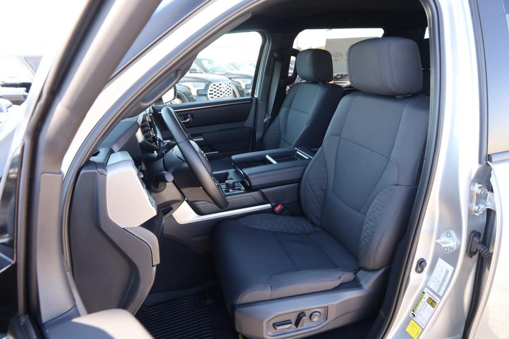 Toyota Tundra 4WD Vehicle Full-screen Gallery Image 8