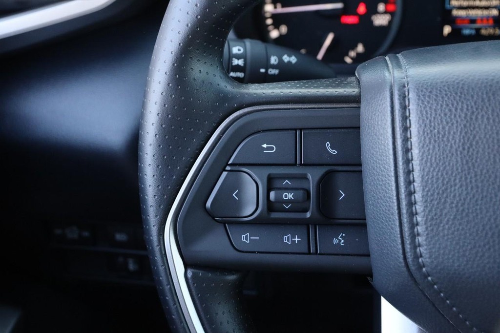 Toyota Tundra 4WD Vehicle Full-screen Gallery Image 11