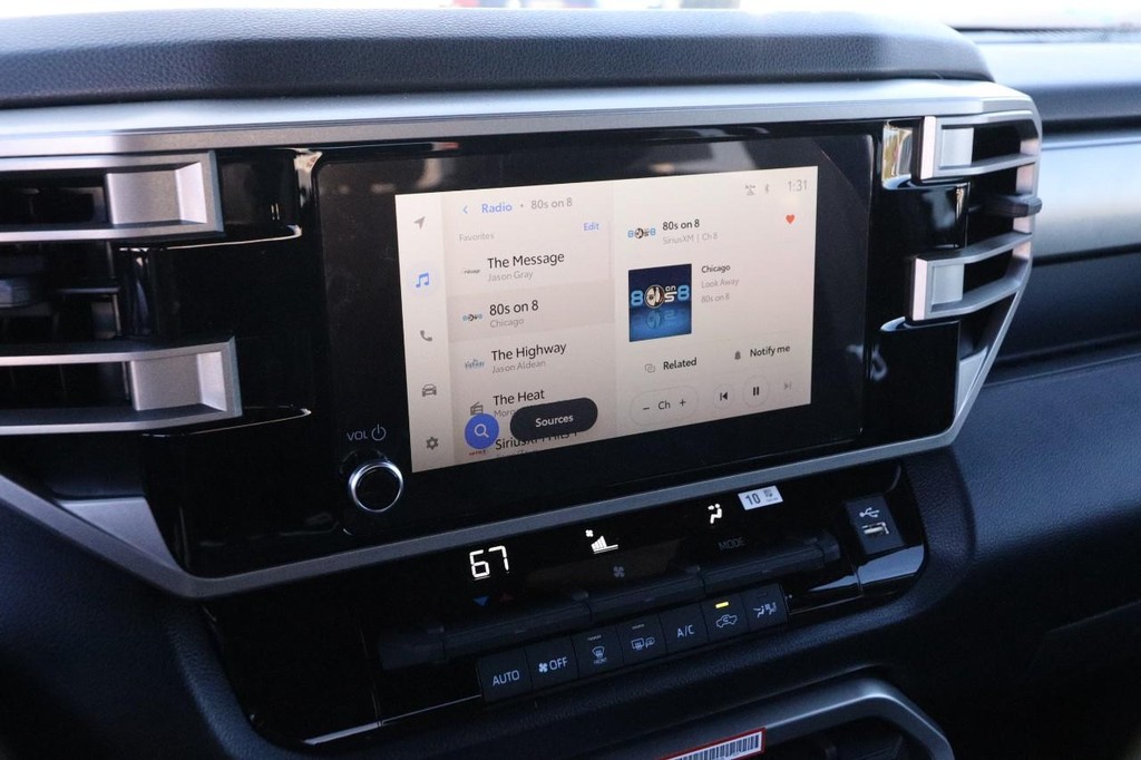 Toyota Tundra 4WD Vehicle Full-screen Gallery Image 15