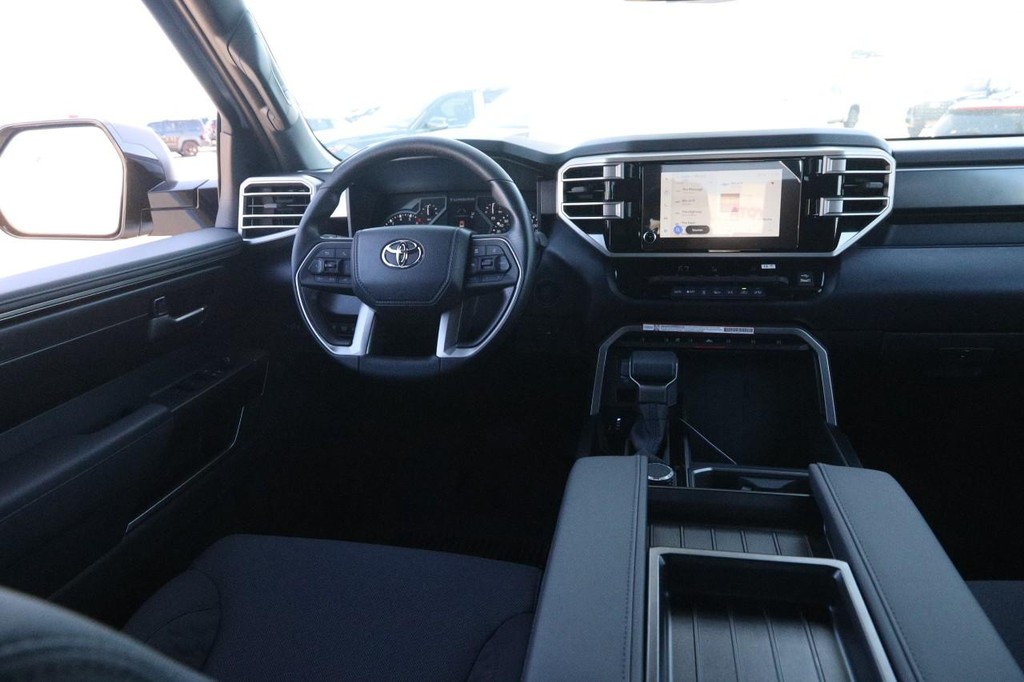 Toyota Tundra 4WD Vehicle Full-screen Gallery Image 21