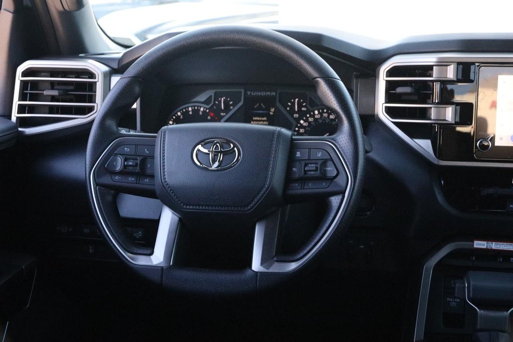 Toyota Tundra 4WD Vehicle Full-screen Gallery Image 22