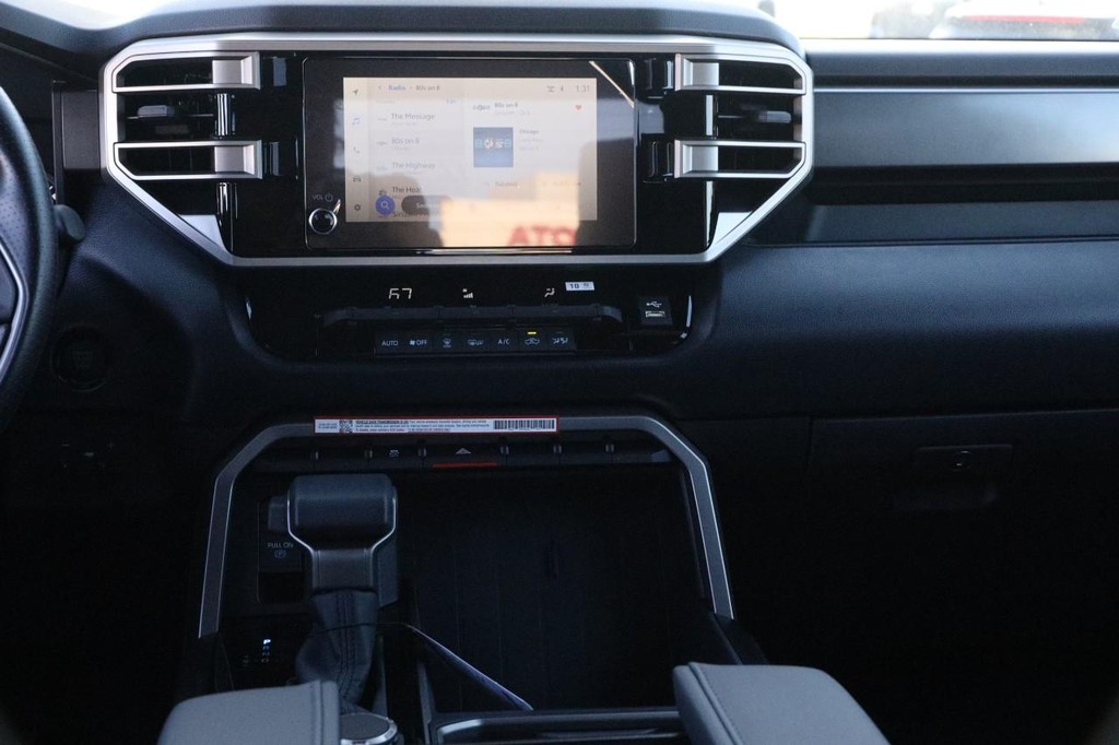 Toyota Tundra 4WD Vehicle Full-screen Gallery Image 23