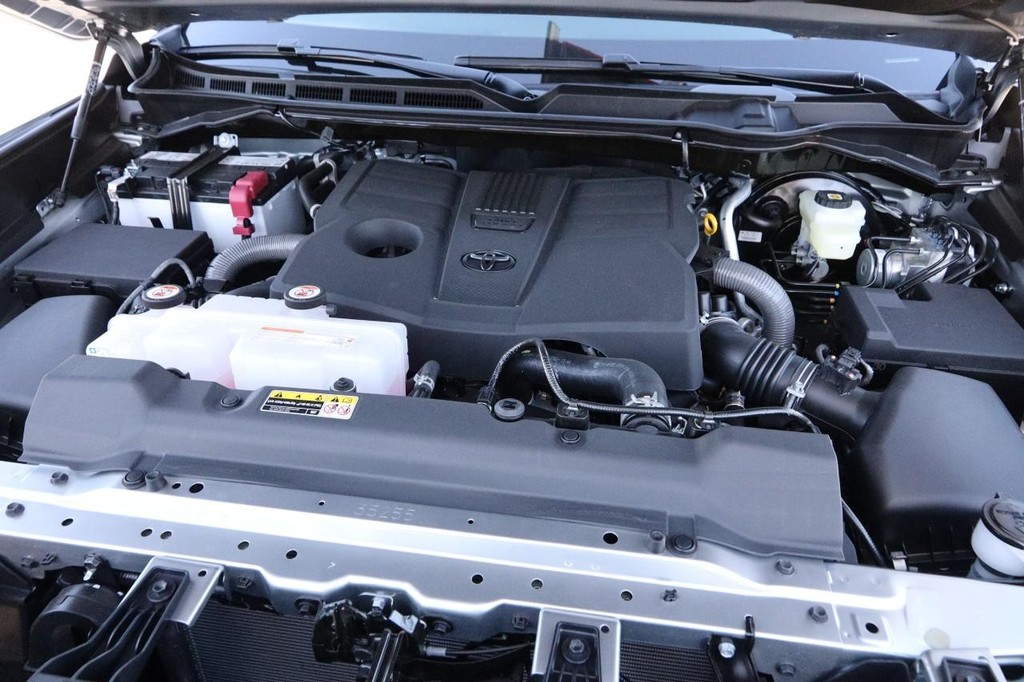 Toyota Tundra 4WD Vehicle Full-screen Gallery Image 26