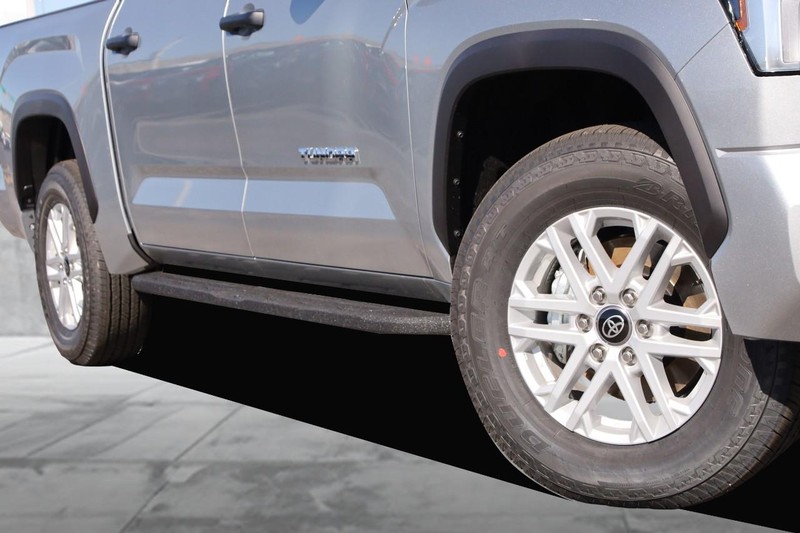 Toyota Tundra 4WD Vehicle Image 03