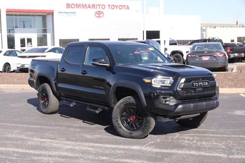 Toyota Tacoma 4WD Vehicle Full-screen Gallery Image 2