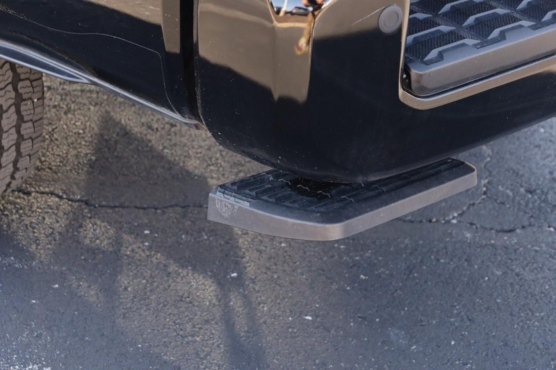 Toyota Tacoma 4WD Vehicle Full-screen Gallery Image 7