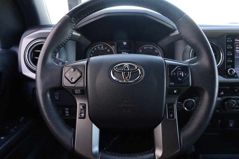 Toyota Tacoma 4WD Vehicle Full-screen Gallery Image 10