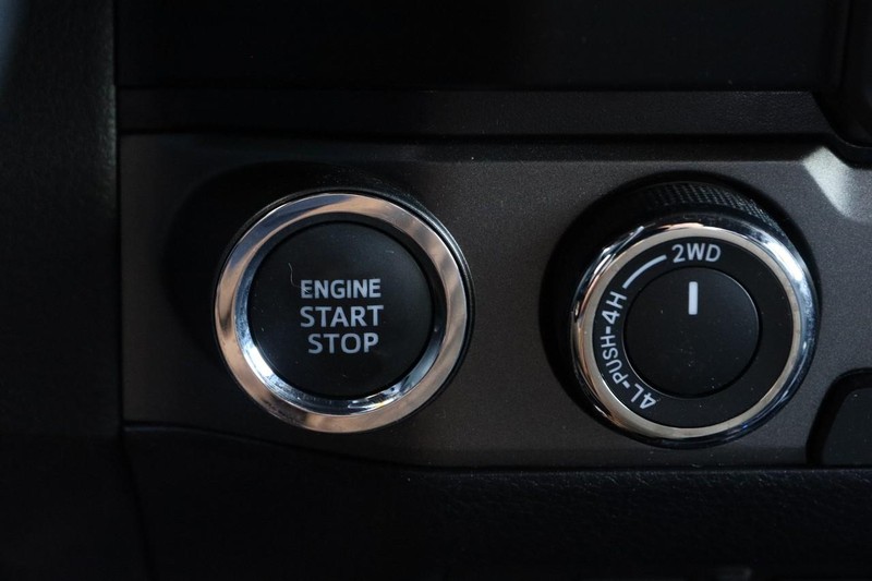 Toyota Tacoma 4WD Vehicle Full-screen Gallery Image 14