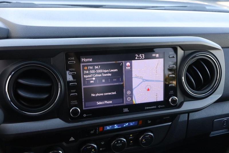 Toyota Tacoma 4WD Vehicle Full-screen Gallery Image 15