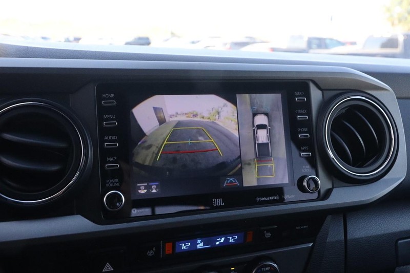 Toyota Tacoma 4WD Vehicle Full-screen Gallery Image 16