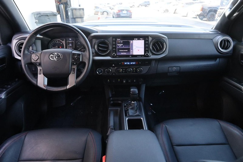 Toyota Tacoma 4WD Vehicle Full-screen Gallery Image 19