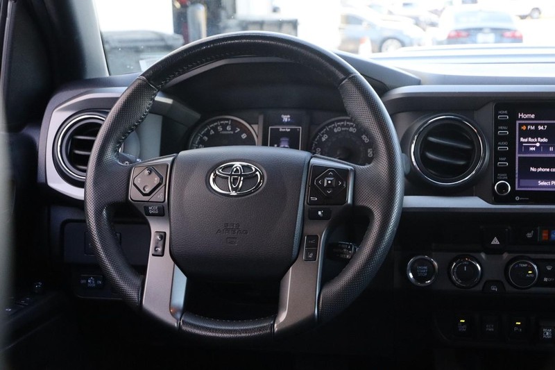 Toyota Tacoma 4WD Vehicle Full-screen Gallery Image 21