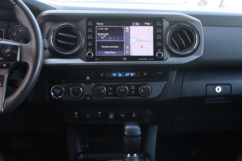 Toyota Tacoma 4WD Vehicle Full-screen Gallery Image 22