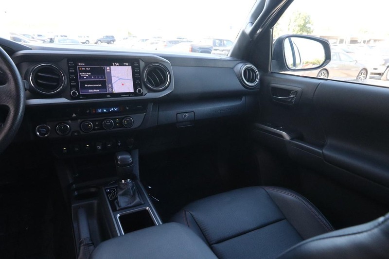 Toyota Tacoma 4WD Vehicle Full-screen Gallery Image 23