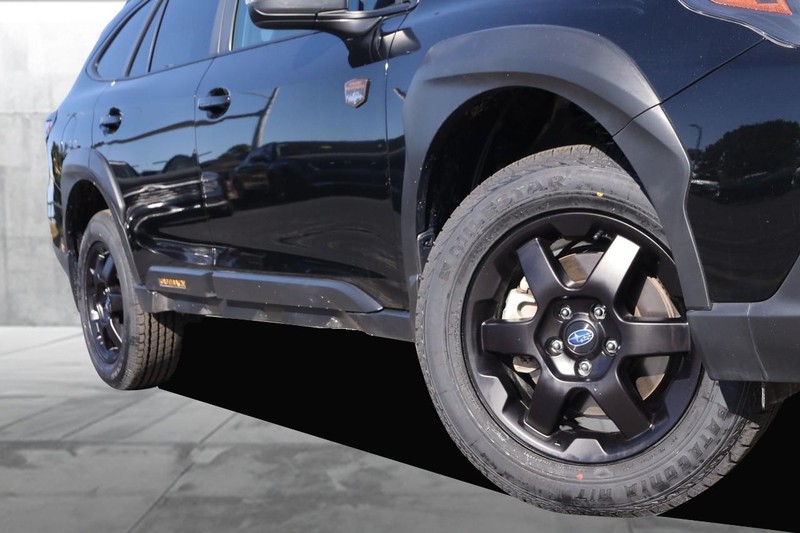 Subaru Outback Vehicle Full-screen Gallery Image 3