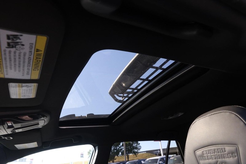 Subaru Outback Vehicle Full-screen Gallery Image 10