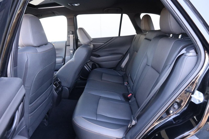 Subaru Outback Vehicle Full-screen Gallery Image 13