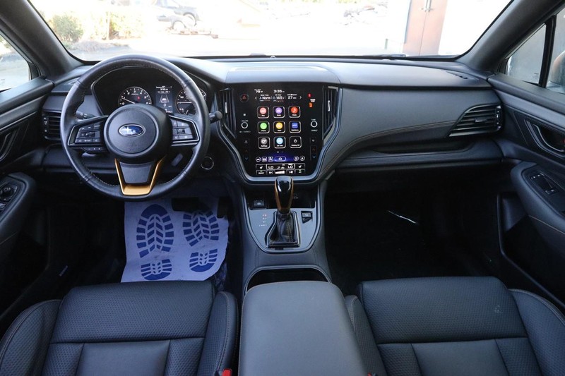 Subaru Outback Vehicle Full-screen Gallery Image 24