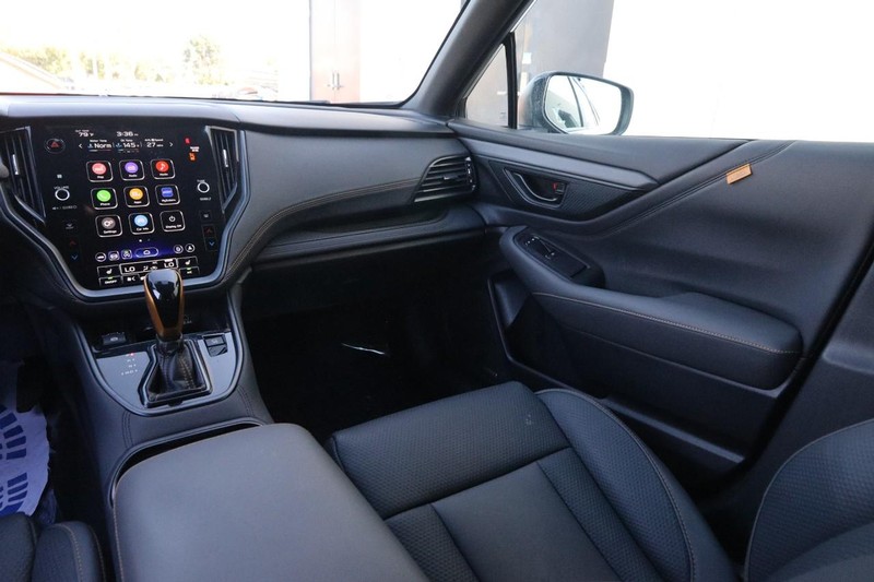 Subaru Outback Vehicle Full-screen Gallery Image 28