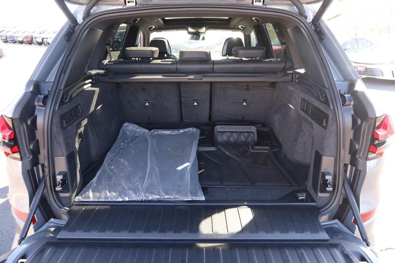 BMW X5 Vehicle Image 07