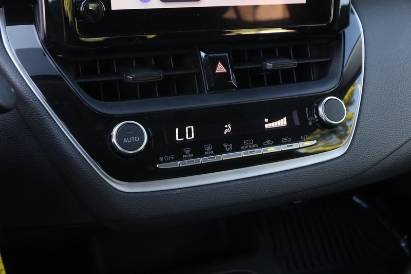 Toyota Corolla Vehicle Image 16