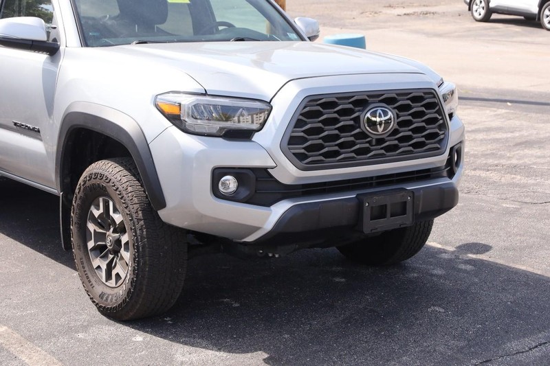 Toyota Tacoma 4WD Vehicle Image 02