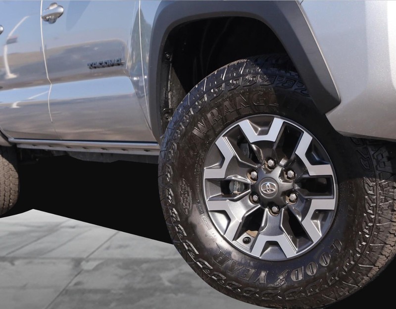 Toyota Tacoma 4WD Vehicle Image 03