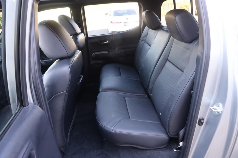 Toyota Tacoma 4WD Vehicle Image 09