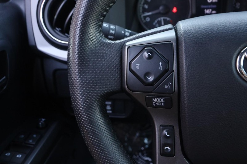 Toyota Tacoma 4WD Vehicle Image 11