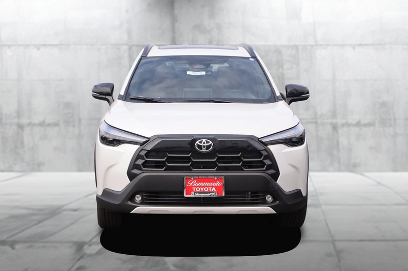 Toyota Corolla Cross Vehicle Image 04