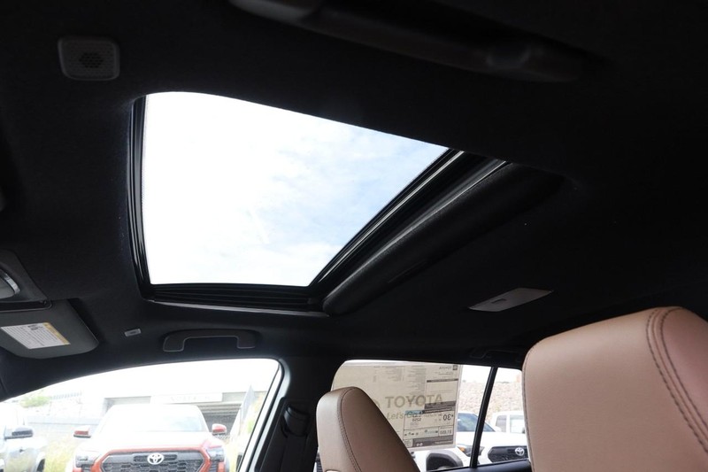 Toyota Corolla Cross Vehicle Image 09