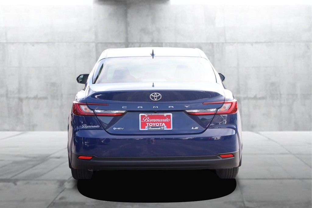 Toyota Camry Vehicle Full-screen Gallery Image 6