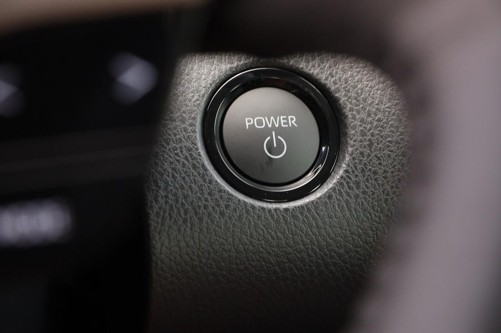 Toyota Camry Vehicle Full-screen Gallery Image 14