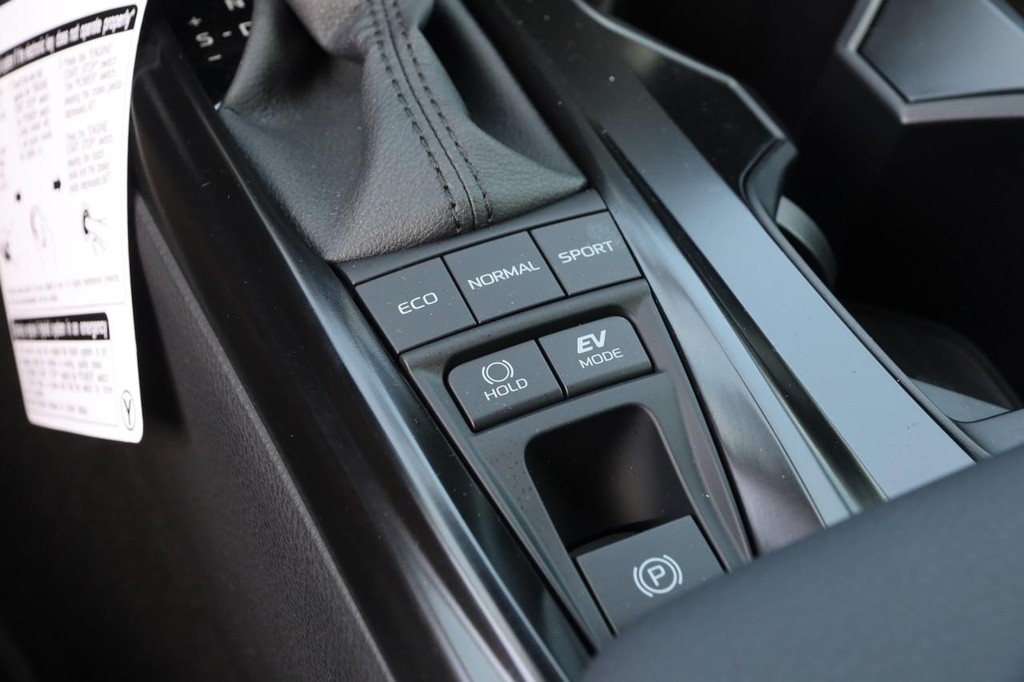 Toyota Camry Vehicle Full-screen Gallery Image 18