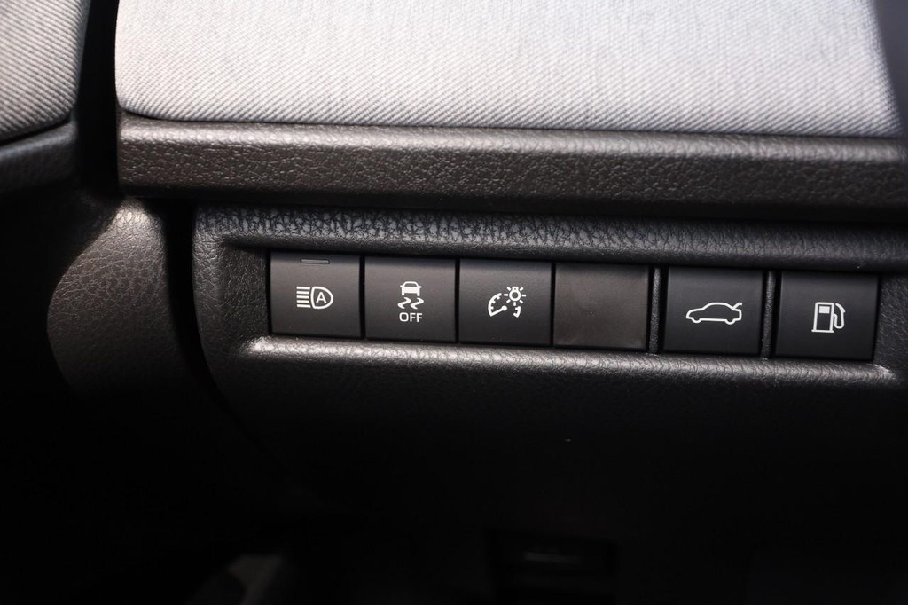 Toyota Camry Vehicle Full-screen Gallery Image 19