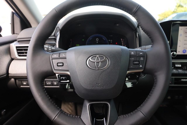Toyota Camry Vehicle Image 10