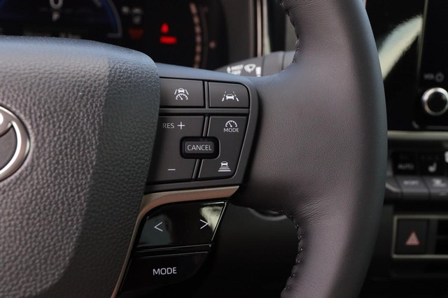 Toyota Camry Vehicle Image 12