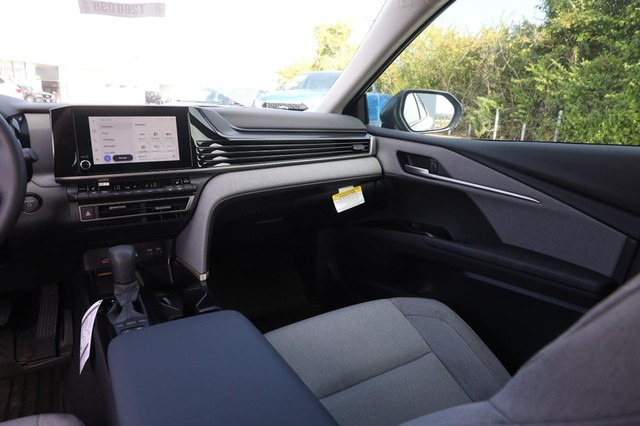 Toyota Camry Vehicle Image 24