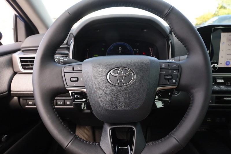 Toyota Camry Vehicle Image 10