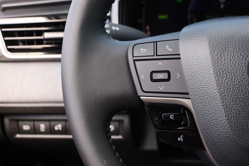 Toyota Camry Vehicle Image 11