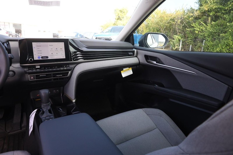 Toyota Camry Vehicle Image 24