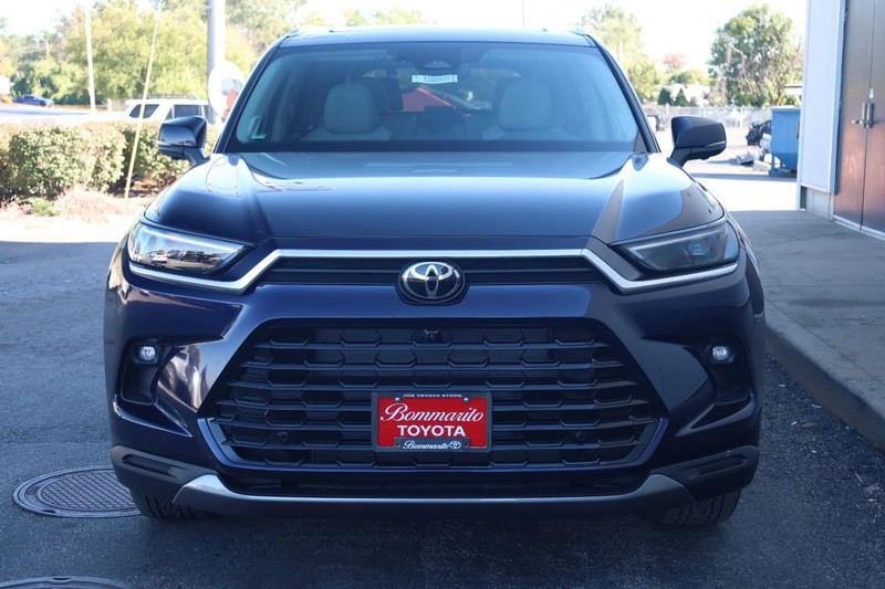 Toyota Grand Highlander Vehicle Full-screen Gallery Image 4