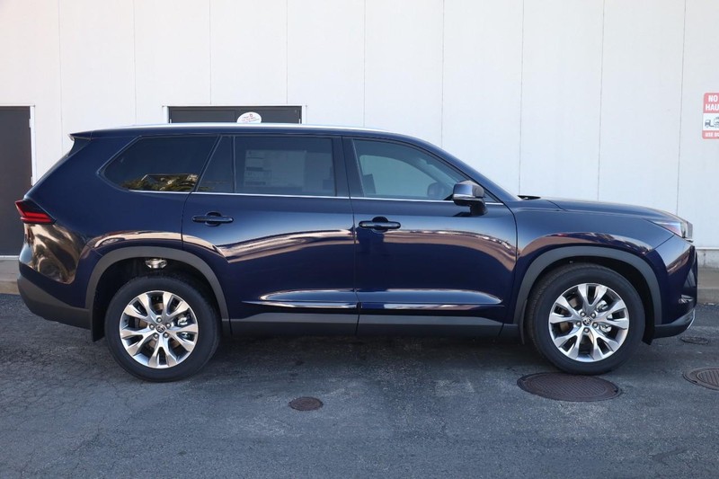 Toyota Grand Highlander Vehicle Full-screen Gallery Image 5