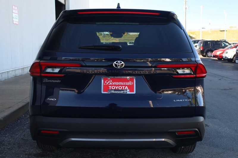 Toyota Grand Highlander Vehicle Full-screen Gallery Image 6