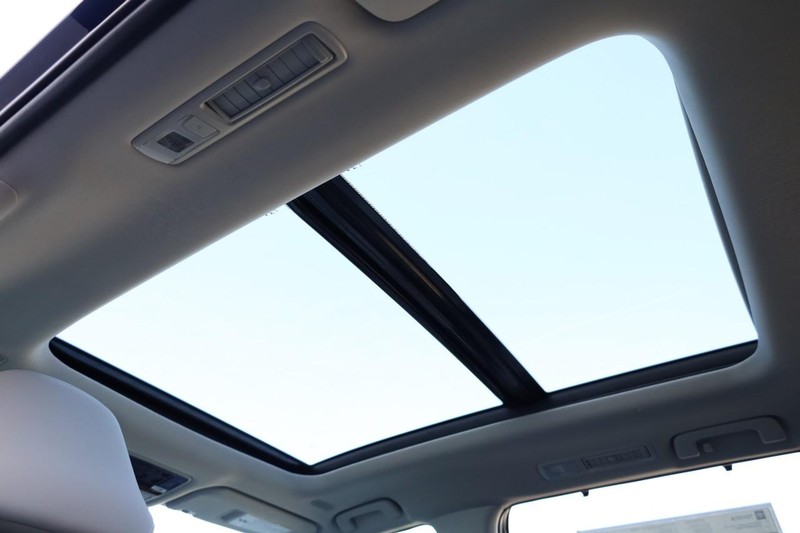 Toyota Grand Highlander Vehicle Full-screen Gallery Image 12