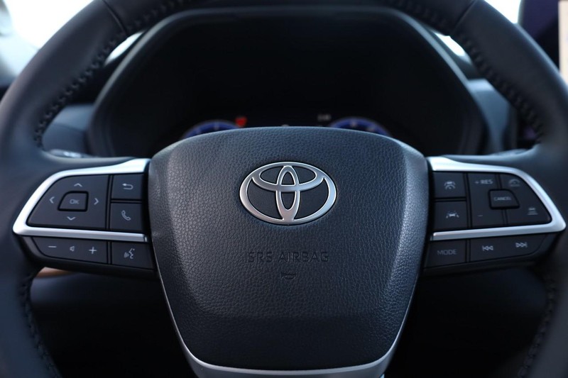 Toyota Grand Highlander Vehicle Full-screen Gallery Image 13
