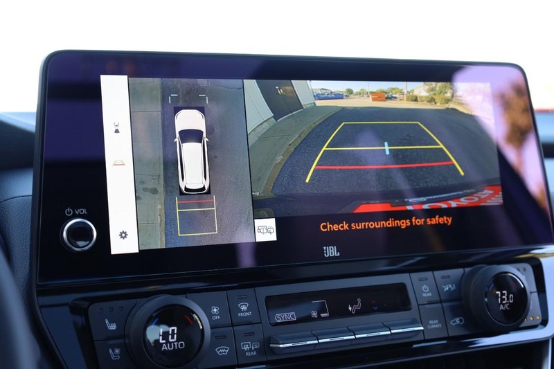 Toyota Grand Highlander Vehicle Full-screen Gallery Image 16