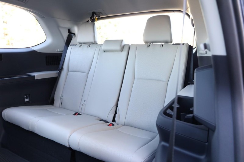 Toyota Grand Highlander Vehicle Full-screen Gallery Image 30